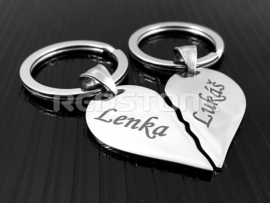 Oceľové kľúčenky pre dvoch - rozpolené srdce s menami